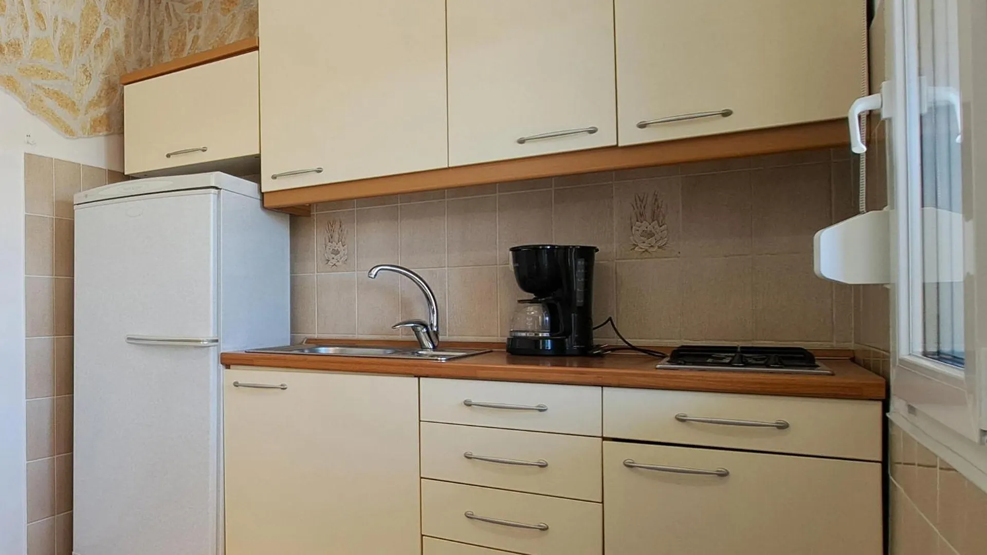 Gorgeous Apartment In Medulin With Kitchen