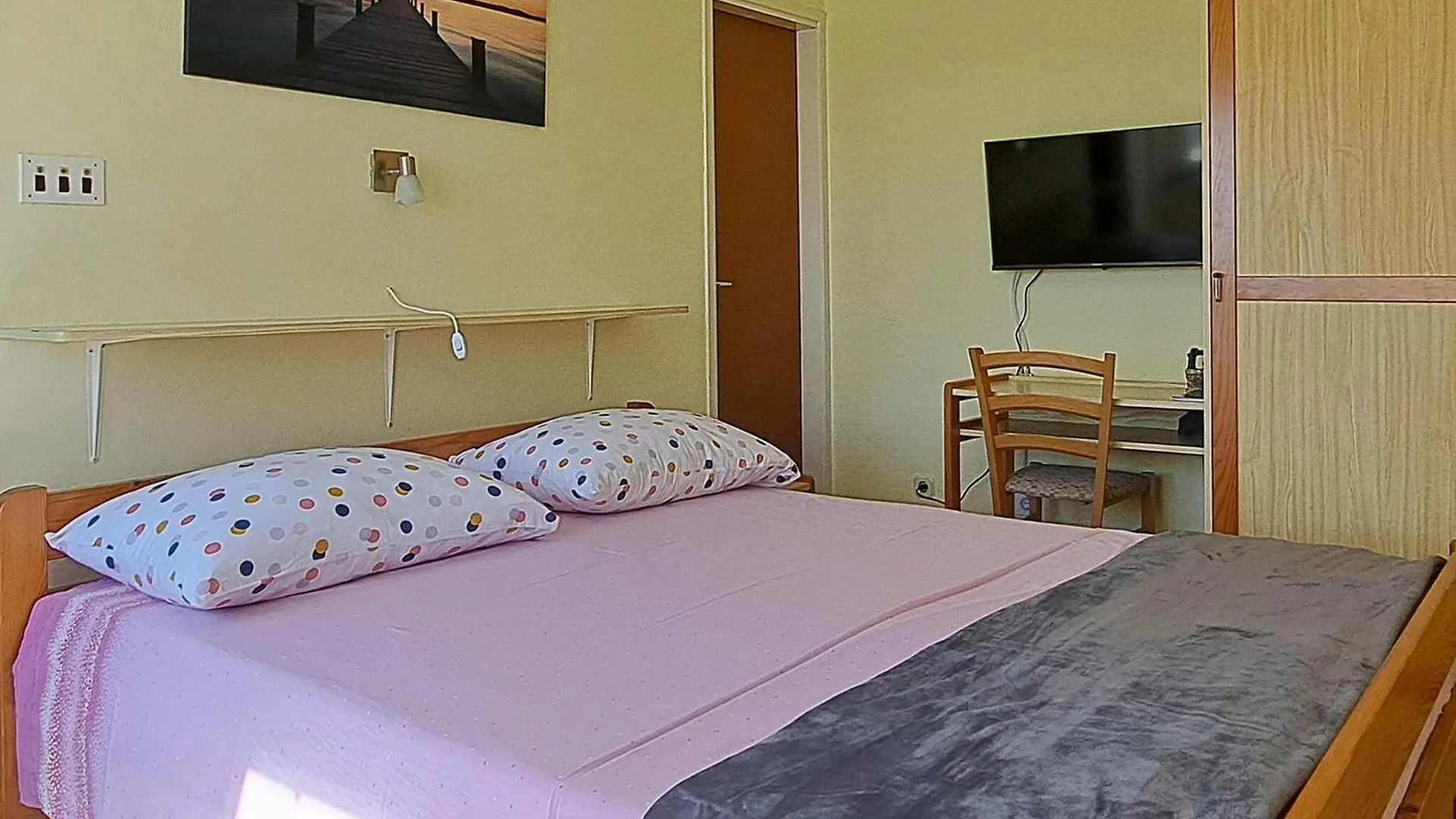 Gorgeous Apartment In Medulin With Kitchen